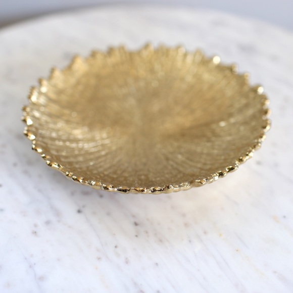 Textured gold dish - Picture 4 of 7
